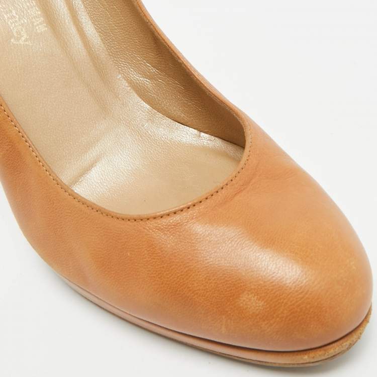 مملوكة مسبقًا Stuart Weitzman Size 36.5 Tan Leather Platform Pumps