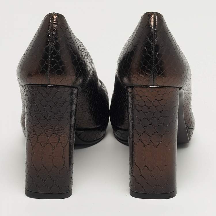 مملوكة مسبقًا Stuart Weitzman Size 38.5 Bronze Python Embossed Leather Platform Pumps