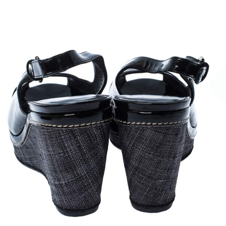 Pre Owned Stuart Weitzman Black Patent Leather and Raffia Peep Toe Wedge Sandals Size 40.5