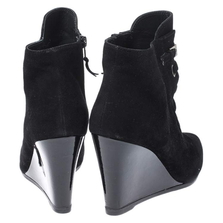 Pre Owned Stuart Weitzman Black Suede And Patent Leather Wedge Lace Detail Ankle Boots Size 38.5