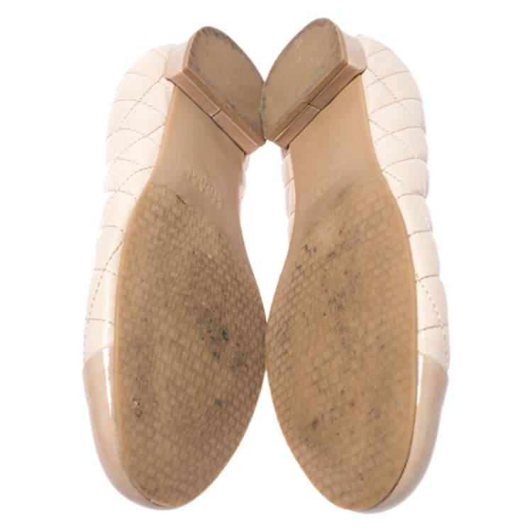Pre Owned Stuart Weitzman Beige Quilted Leather And Patent Cap Toe Scrunch Ballet Flat Size 38.5