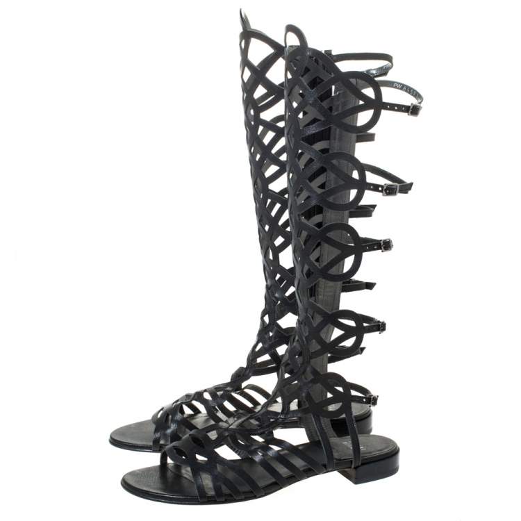Pre Owned Stuart Weitzman Black Leather Aphrodite Gladiator Flat Sandals Size 38.5 