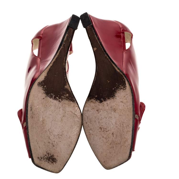 Pre Owned Stuart Weitzman Red Patent Leather Buckle Detail Open Toe Wedge Pumps Size 40