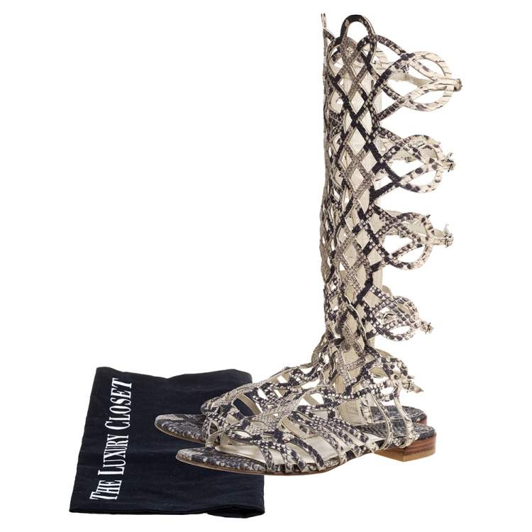 Pre Owned Stuart Weitzman Grey Snakeskin Effect Leather Aphrodite Gladiator Flat Sandals Size 38