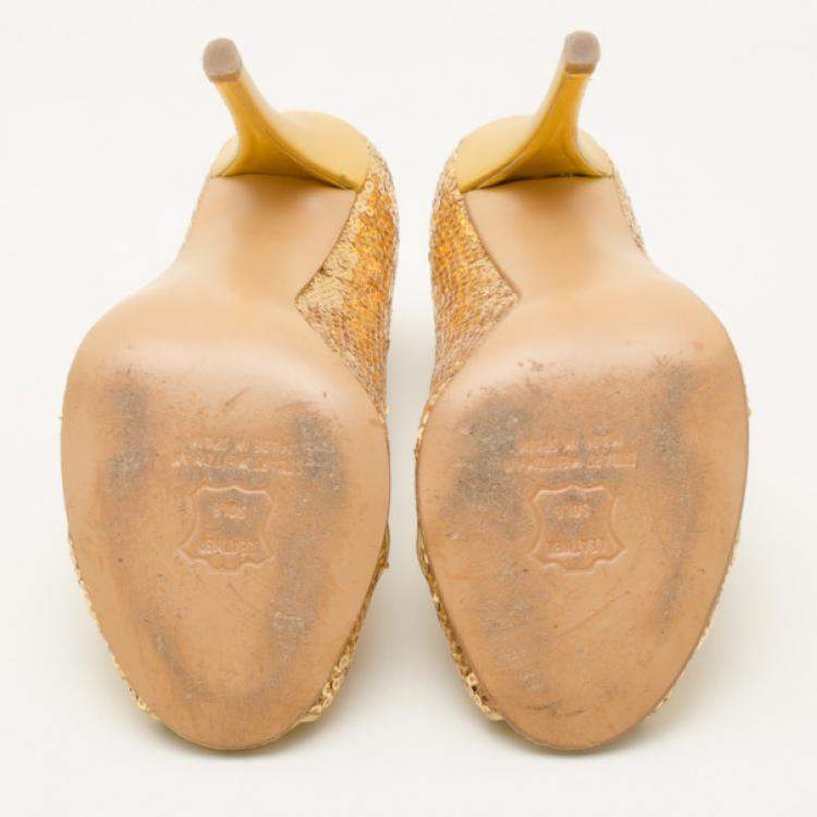 Pre Owned Stuart Weitzman Gold Sequin Heels Size 36