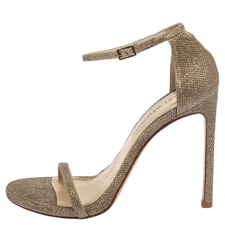 مملوكة مسبقًا Stuart Weitzman Gold Glitter Fabric Nudist Sandals Size 39