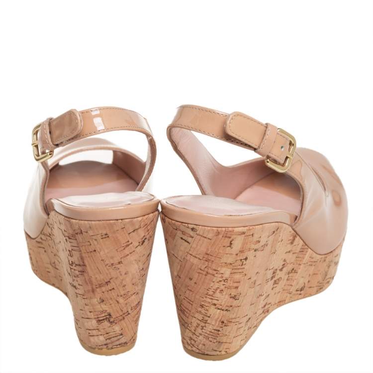 مملوكة مسبقًا Stuart Weitzman Beige Patent Leather Jean Peep Toe Cork Wedge Slingback Sandals Size 37