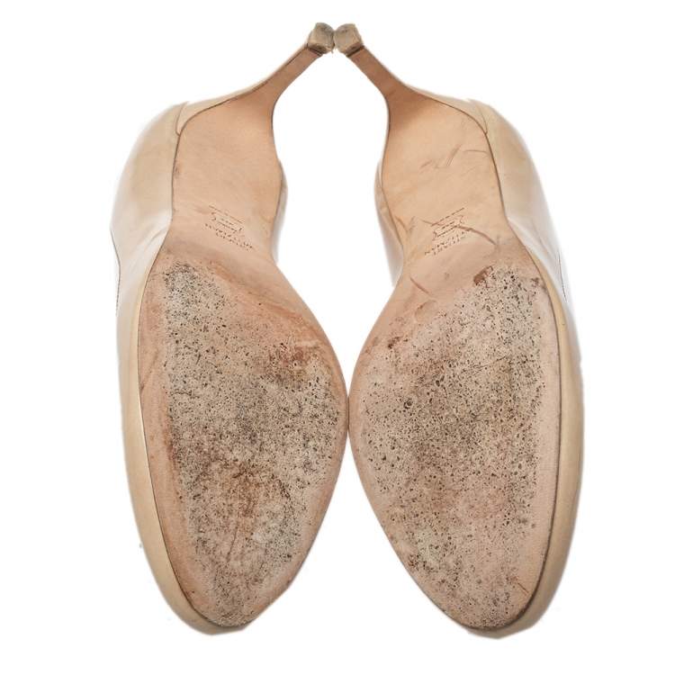 مملوكة مسبقًا Stuart Weitzman Beige Patent Leather Moody Round Toe Pumps Size 39.5