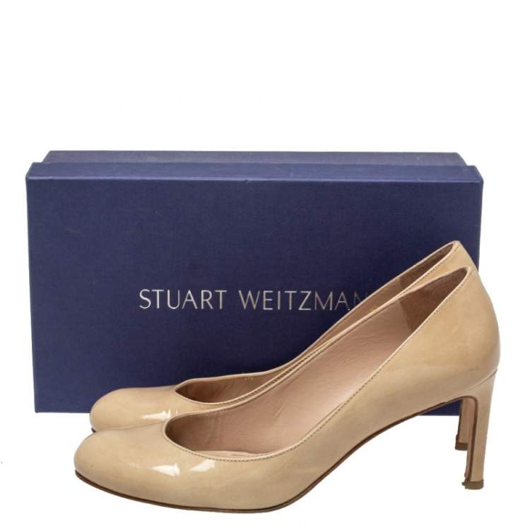 مملوكة مسبقًا Stuart Weitzman Beige Patent Leather Moody Round Toe Pumps Size 39.5