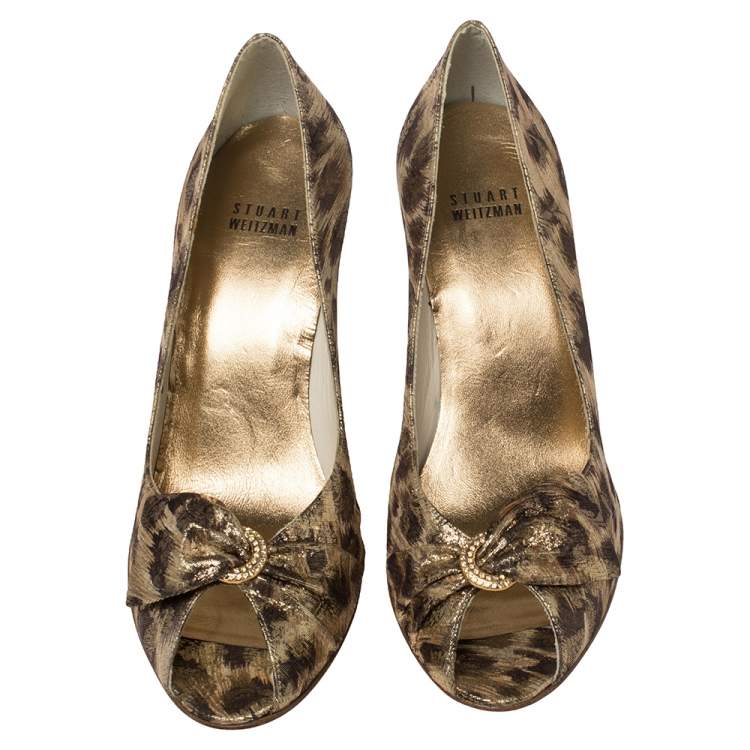 Pre Owned Stuart Weitzman Brown/Gold Metallic Lamé Fabric Leopard Print Bow Peep Toe Pumps Size 38.5
