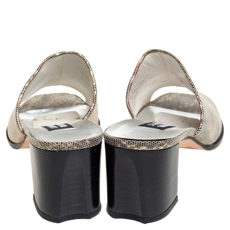 مملوكة مسبقًا Stuart Weitzman Gold Leather Slide Sandals Size 38.5
