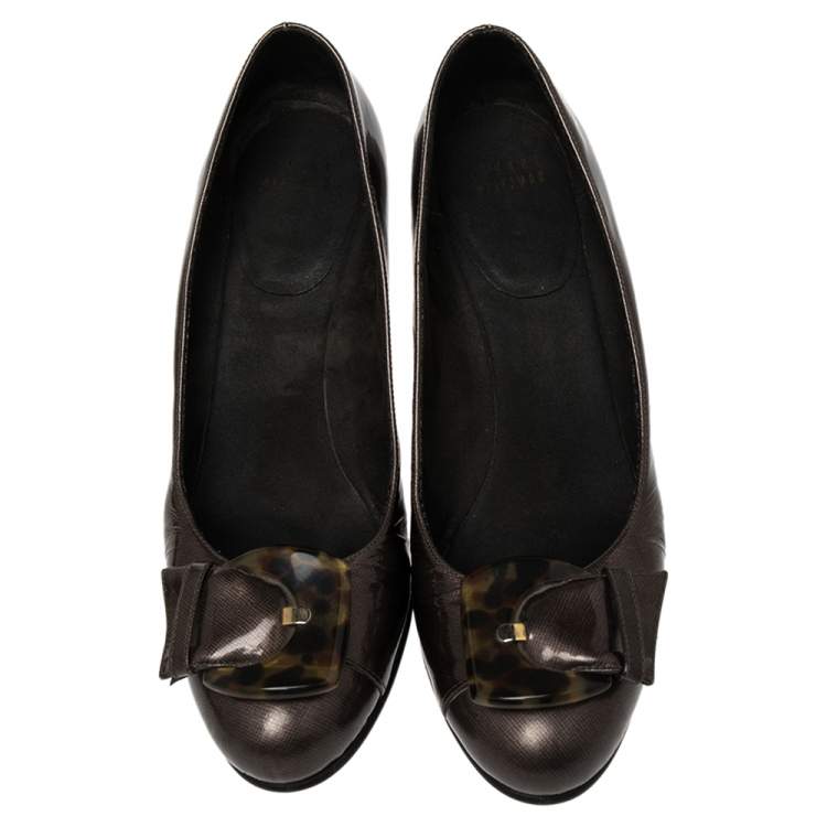 Pre Owned Stuart Weitzman Brown Patent Leather Buckle Detail Round Toe Wedge Pumps Size 40