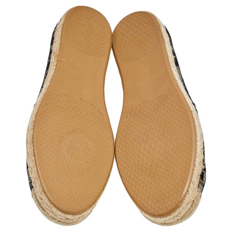 مملوكة مسبقًا Stuart Weitzman Black/Beige Lace and Mesh Espadrille Flats Size 37