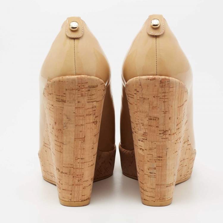 Pre Owned Stuart Weitzman Beige Patent Leather Cork Platform Wedge Pumps Size 37