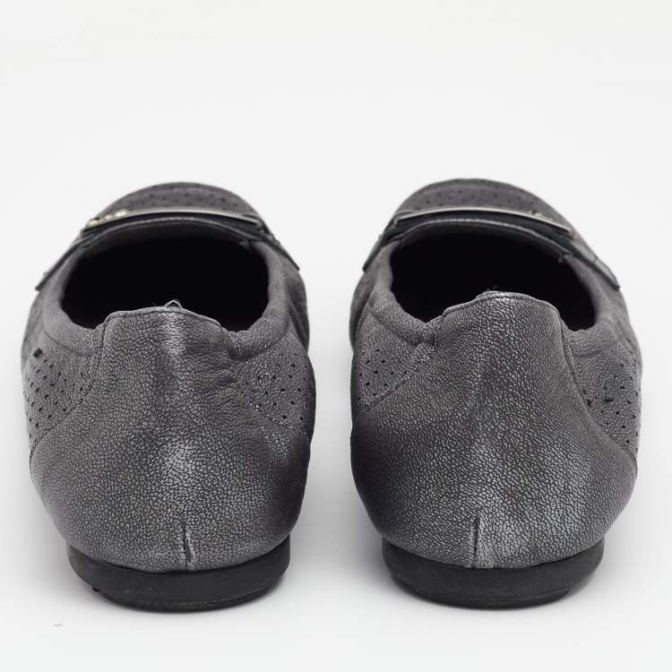Pre Owned Stuart Weitzman Metallic Grey Perforated Leather Crystal Embellished Slip On Loafers Size 41