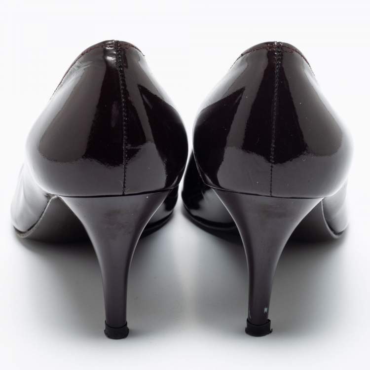 Pre Owned Stuart Weitzman Burgundy Patent Leather Moody Round Toe Pumps Size 37