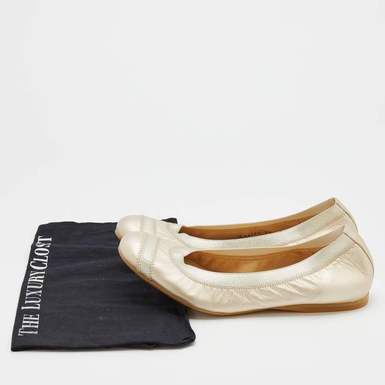 Pre Owned Stuart Weitzman Metallic Beige Leather and Elastic Trim Giveable Ballet Flats Size 39