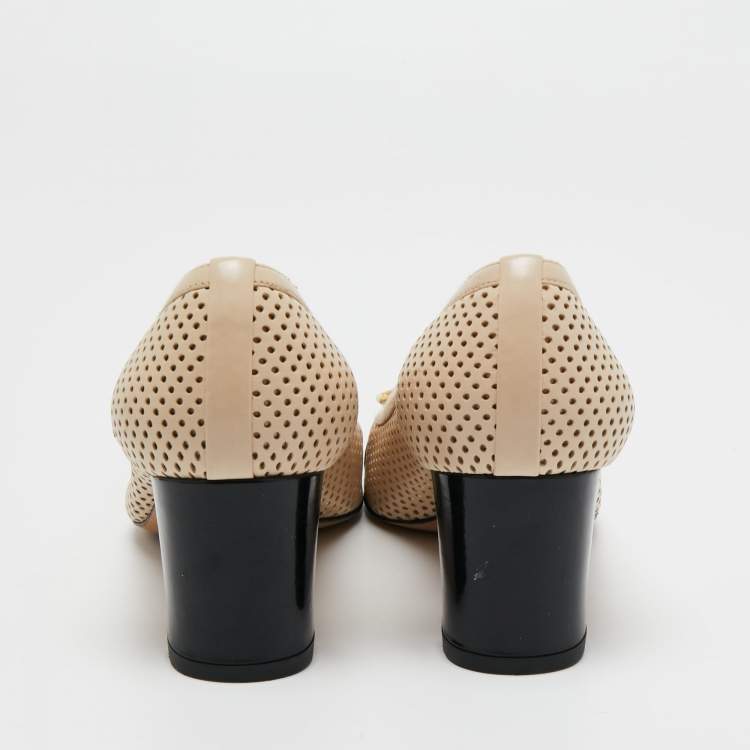 Pre Owned Stuart Weitzman Beige/Black Perforated Leather Cap Toe Pumps Size 36.5
