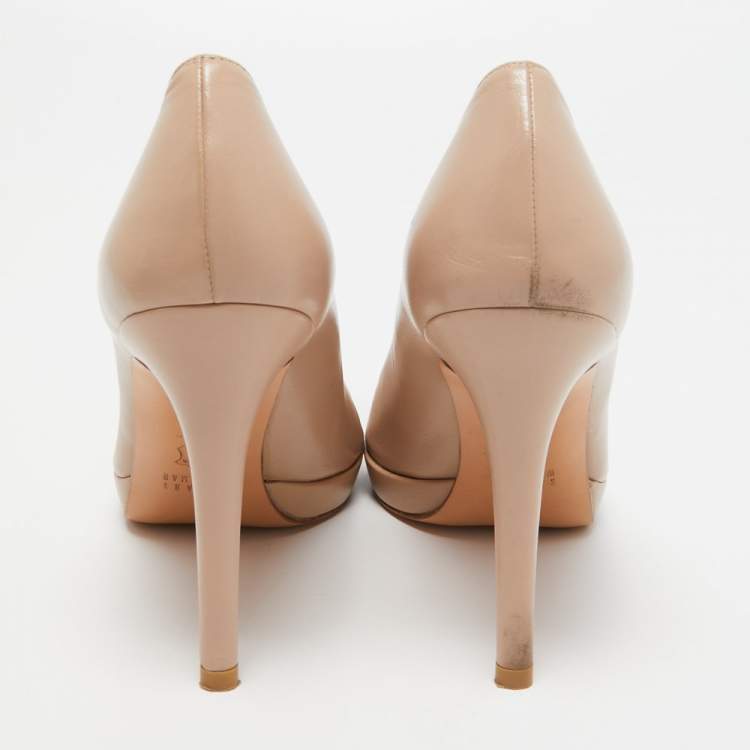 Pre Owned Stuart Weitzman Beige Leather Pointed Toe Pumps Size 40