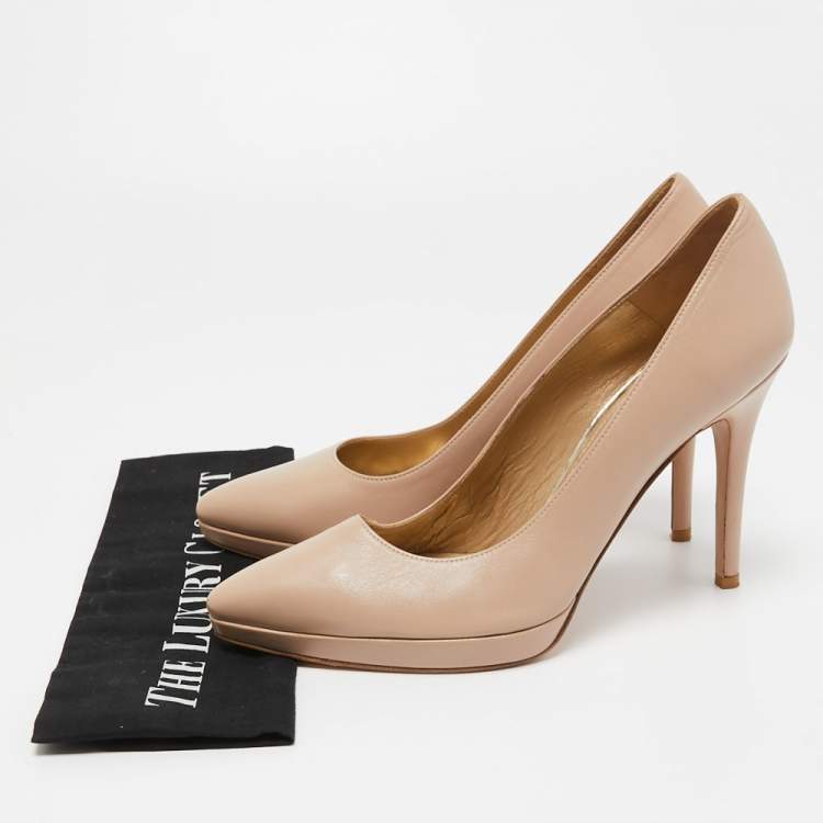 Pre Owned Stuart Weitzman Beige Leather Pointed Toe Pumps Size 40