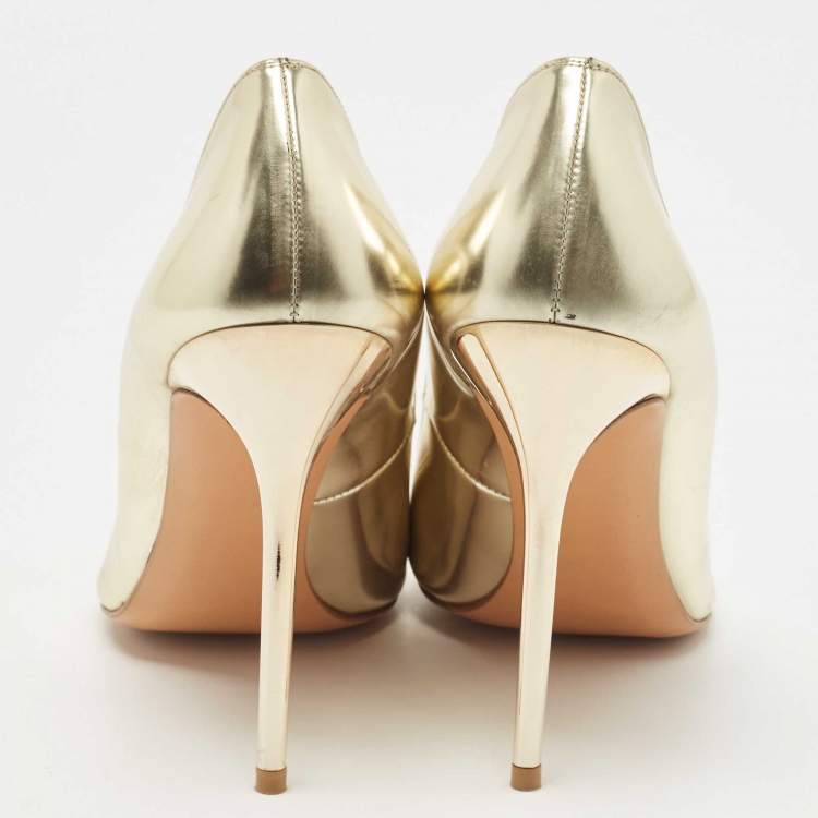 Pre Owned Stuart Weitzman Gold Foil Leather Pointed Toe Pumps Size 40.5
