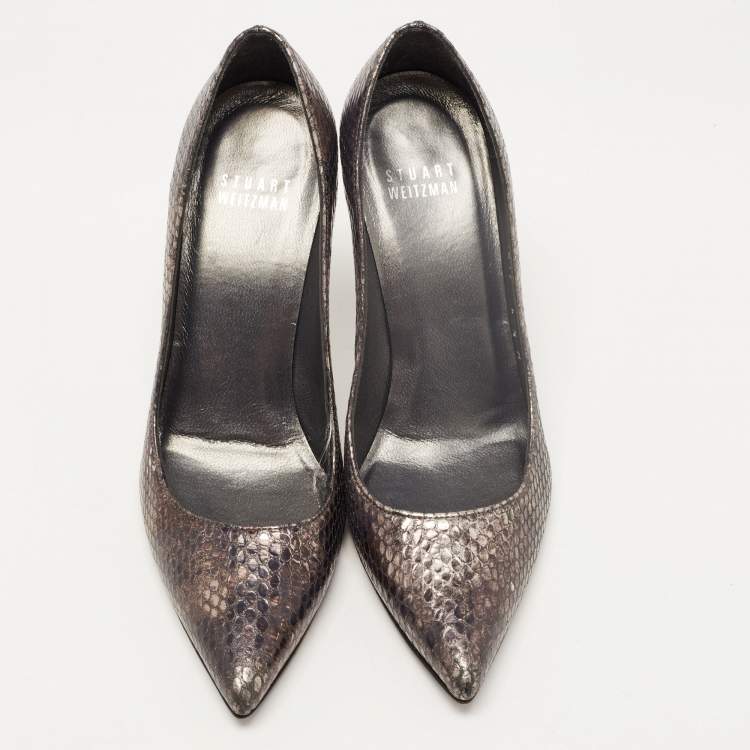 مملوكة مسبقًا Stuart Weitzman Metallic Two Tone Embossed Snakeskin Pumps Size 34.5