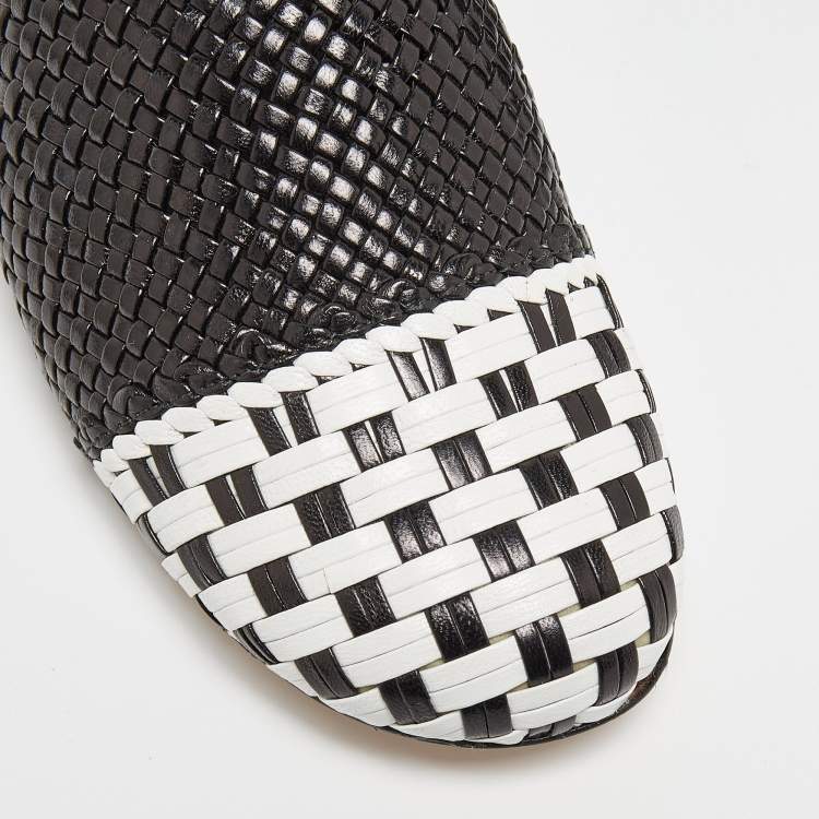 Pre Owned Stuart Weitzman Black/White Woven Leather Indiana Slide Mules Size 37