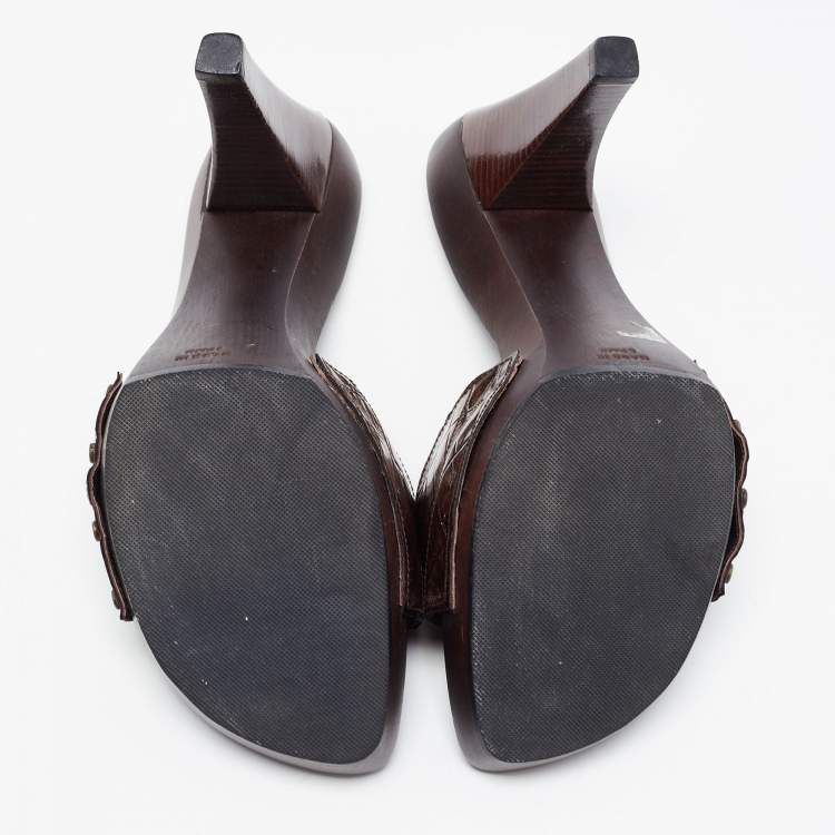 مملوكة مسبقًا Stuart Weitzman Two Tone Croc Embossed Leather Slides Size 40.5
