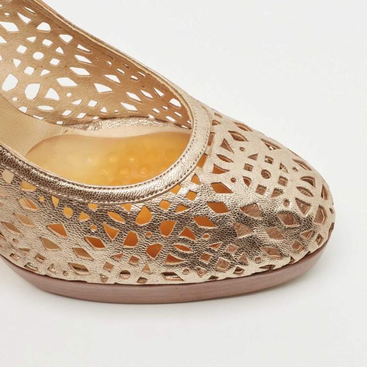 مملوكة مسبقًا Stuart Weitzman Metallic Gold Leather Nudotcomer Lazer Cut Cork Pumps Size 40
