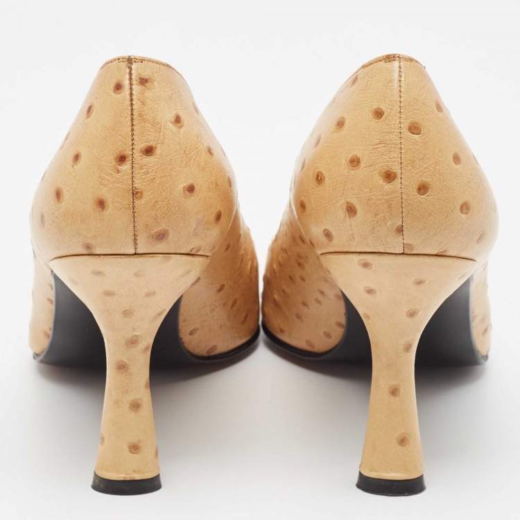Pre Owned Stuart Weitzman Beige  Ostrich Leather Pointed Toe Pumps Size 40.5