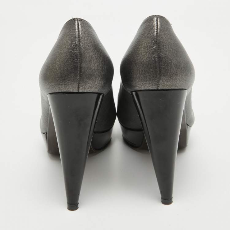 Pre Owned Stuart Weitzman Metallic Grey Leather Platform Pumps Size 38