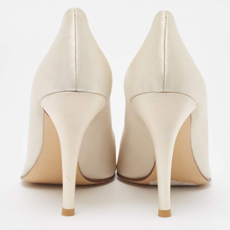 Pre Owned Stuart Weitzman White Satin Peep Toe Pumps Size 40.5