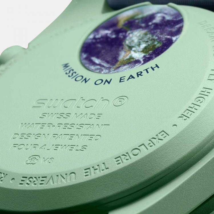 Pre Owned Omega X Swatch Green and Blue Bioceramic Velcro Mission On Earth So33G100 Watch 42 mm
