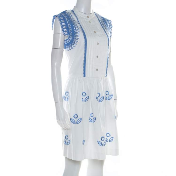مملوكة مسبقًا Temperley London White and Blue Embroidered Cotton Scalloped Gilda Dress M