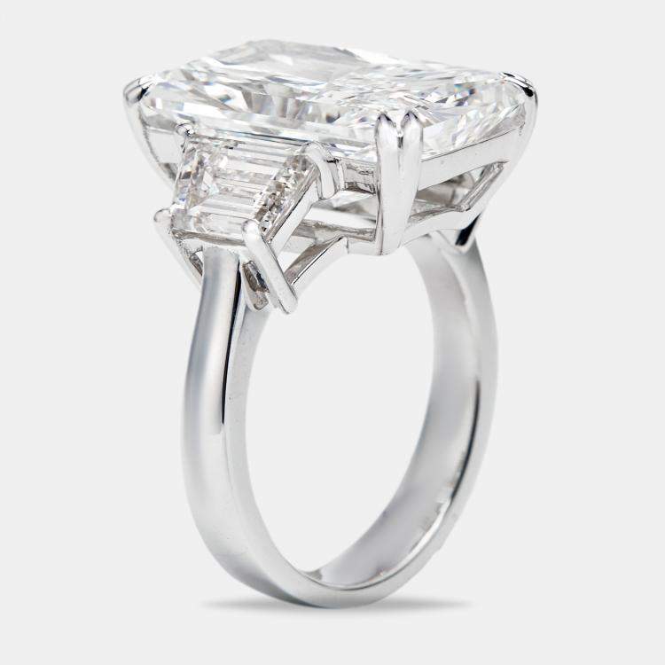 Pre Owned 17.00 cts Radiant Cut and Trapezoid Lab Grown Diamond 18k White Gold Ring Size 53
