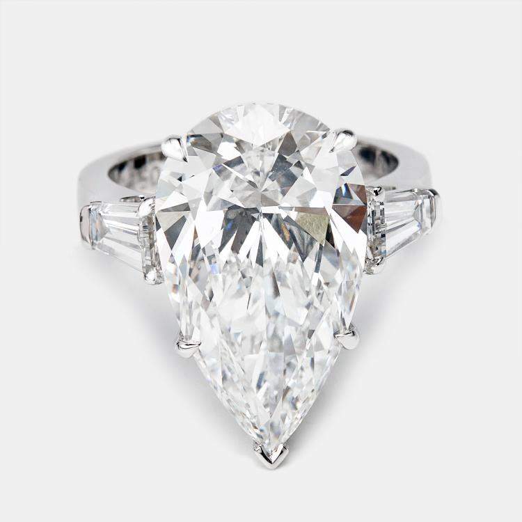 مملوكة مسبقًا 11.00 cts Pear Cut and Trapezoid Lab Grown Diamond 18k White Gold Ring Size 52
