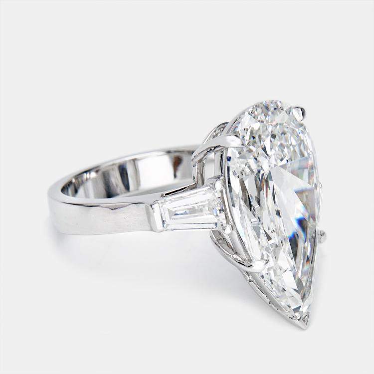 مملوكة مسبقًا 11.00 cts Pear Cut and Trapezoid Lab Grown Diamond 18k White Gold Ring Size 52