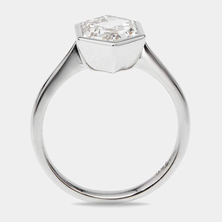 مملوكة مسبقًا 2.75 cts Hexagon Cut Lab Grown Diamond 18k White Gold Ring Size 51