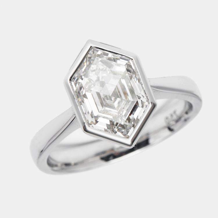 مملوكة مسبقًا 2.75 cts Hexagon Cut Lab Grown Diamond 18k White Gold Ring Size 51
