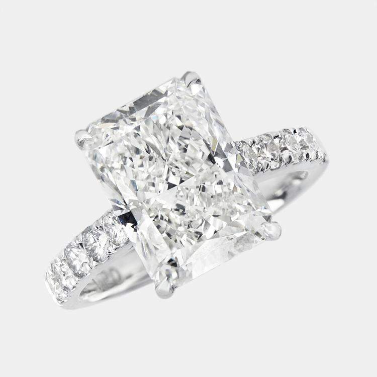 Pre Owned 5.50 cts Radiant and Round Lab Grown Diamond 18k White Gold Ring Size 51