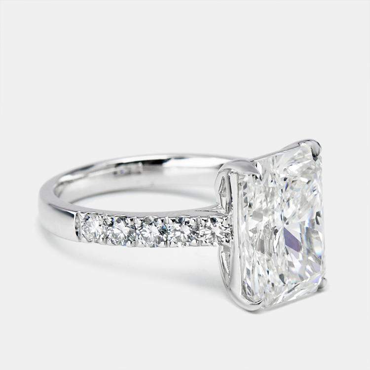 Pre Owned 5.50 cts Radiant and Round Lab Grown Diamond 18k White Gold Ring Size 51