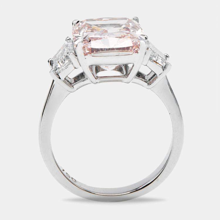 مملوكة مسبقًا 6.50 cts Pink Cushion Cut and Trapezoid Lab Grown Diamond 18k White Gold Ring Size 51