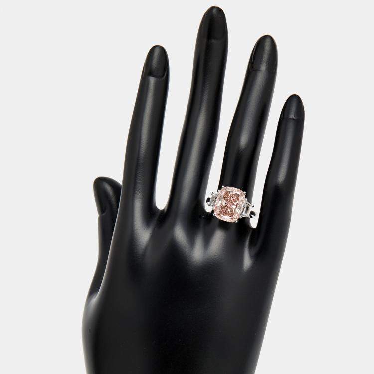 مملوكة مسبقًا 6.50 cts Pink Cushion Cut and Trapezoid Lab Grown Diamond 18k White Gold Ring Size 51