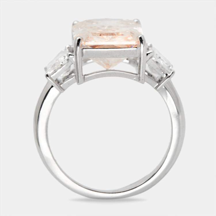 مملوكة مسبقًا 9.00 cts Orangish Pink Radiant Cut and Trapezoid Lab Grown Diamond 18k White Gold Ring Size 53