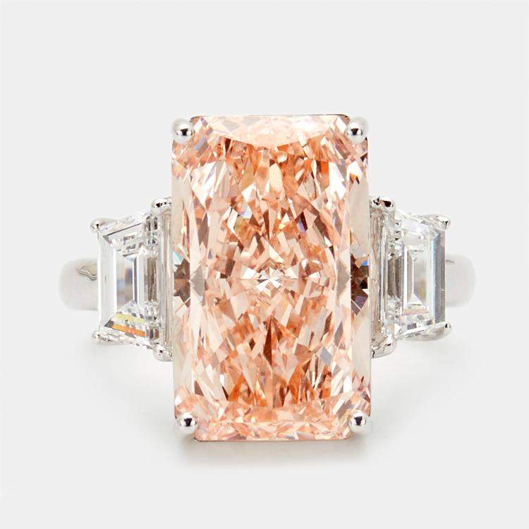 مملوكة مسبقًا 9.00 cts Orangish Pink Radiant Cut and Trapezoid Lab Grown Diamond 18k White Gold Ring Size 53