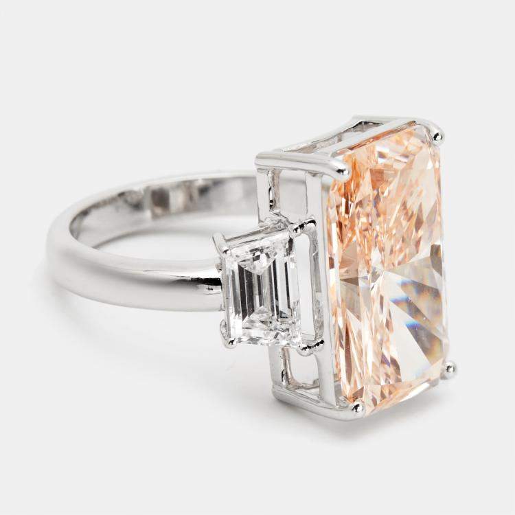 مملوكة مسبقًا 9.00 cts Orangish Pink Radiant Cut and Trapezoid Lab Grown Diamond 18k White Gold Ring Size 53