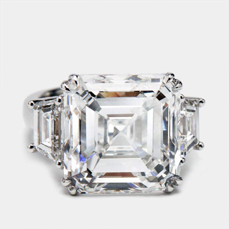 Pre Owned 18.50 cts Asscher Cut and Trapezoid Lab Grown Diamond 18k White Gold Ring Size 51