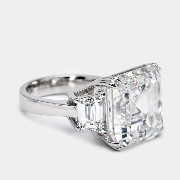 Pre Owned 18.50 cts Asscher Cut and Trapezoid Lab Grown Diamond 18k White Gold Ring Size 51