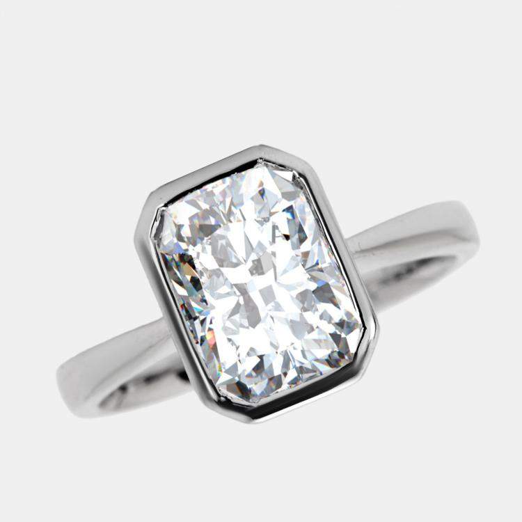 مملوكة مسبقًا 2.80 cts Radiant Cut Lab Grown Diamond 18k White Gold Ring Size 53