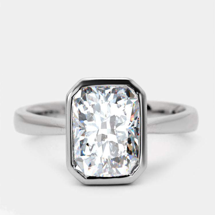 مملوكة مسبقًا 2.80 cts Radiant Cut Lab Grown Diamond 18k White Gold Ring Size 53